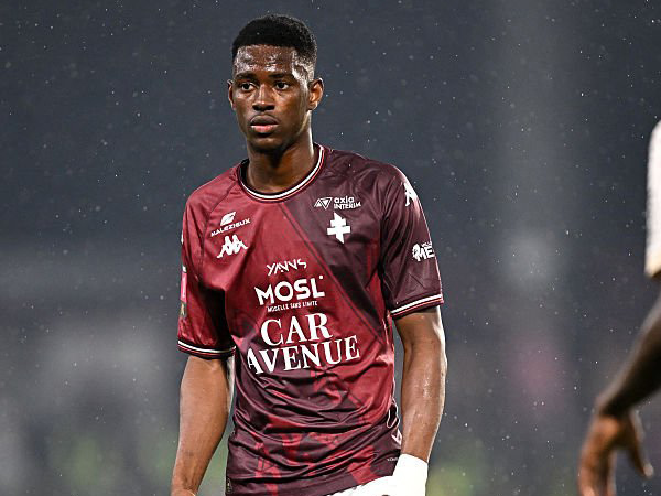 Saingi MU, West Ham Ikutan Buru Idrissa Gueye